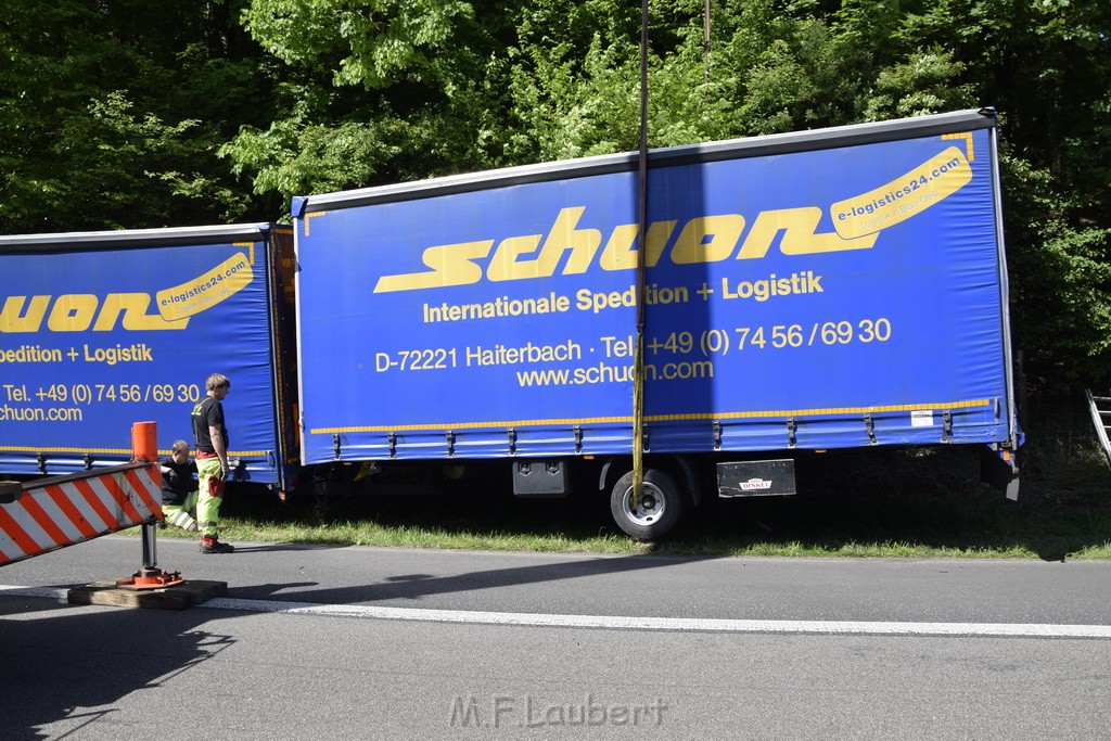 LKW in Boeschung A 3 Rich Frankfurt Hoehe Roesrath Lohmar P093.JPG - Miklos Laubert